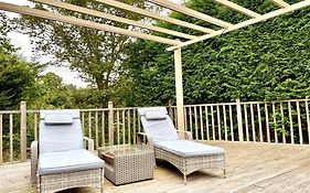 Adorable 2 Bedroom Countryside Guesthouse